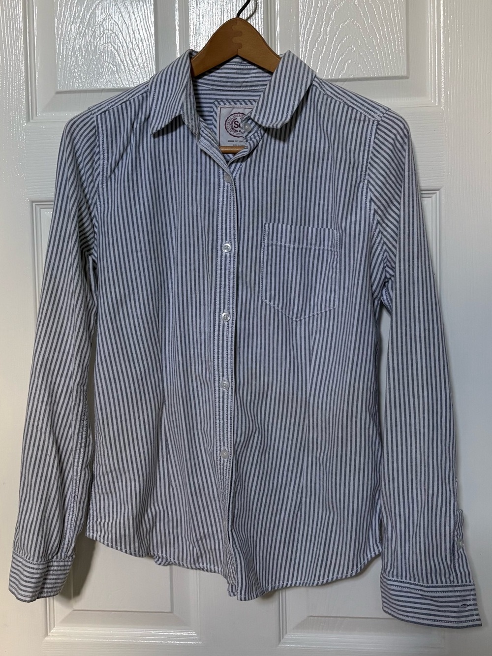SO Men’s Navy and White Vertical Stripe Button-Down Shirt